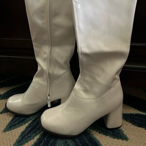 White GoGo Boots! 🕺🏼💃